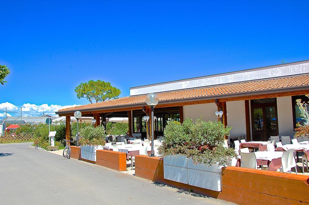 Отель Campeggio Del Garda Пескьера-дель-Гарда Экстерьер фото